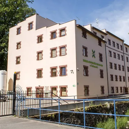 Hotel Zaklad Aktywnosci Zawodowej W Swierzawie *